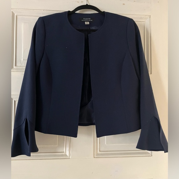 TAHARI Cropped Blazer with ruffle sleeves - Picture 1 of 4